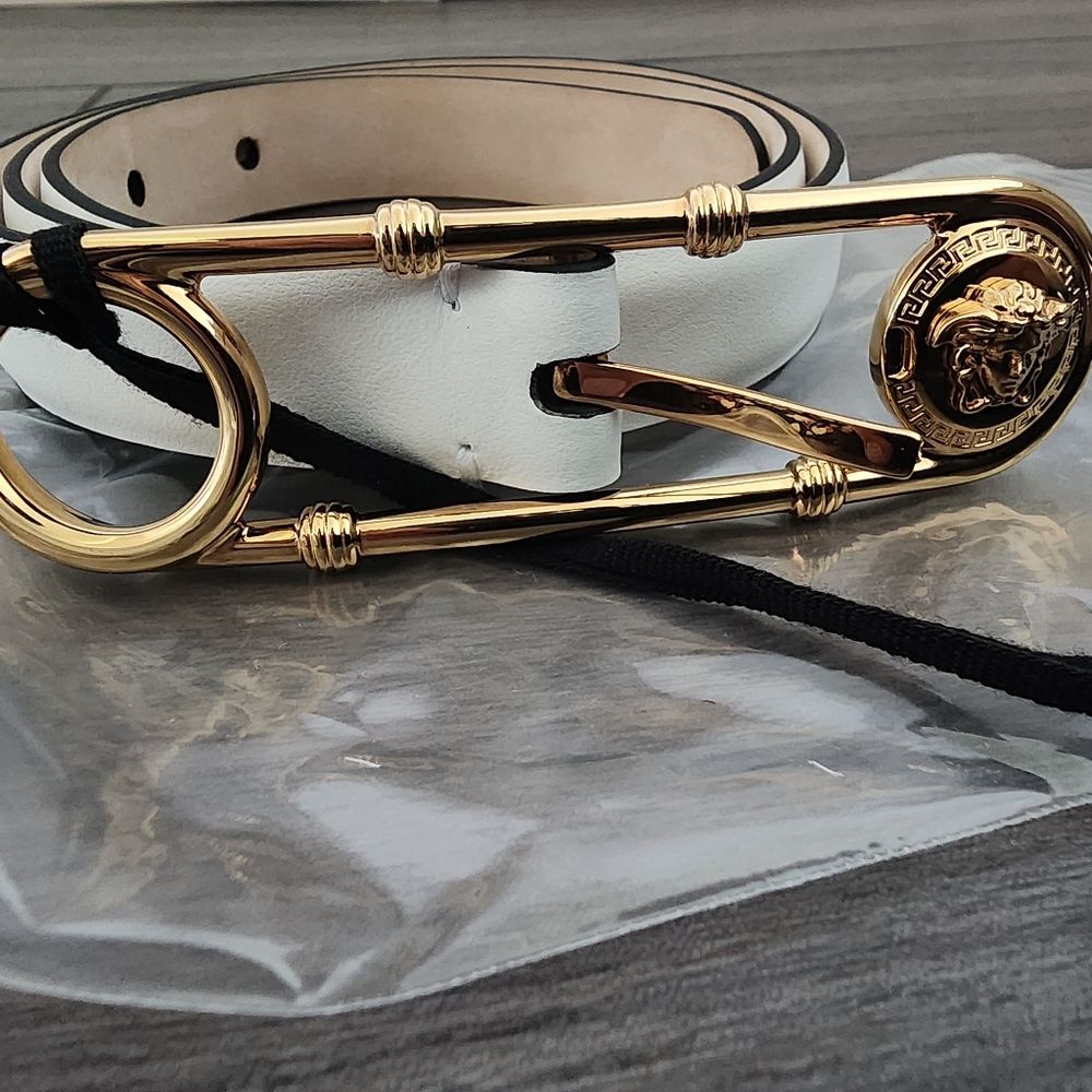 Versace Medusa Small Leather Belt- White Size 75/30 New Never Worn